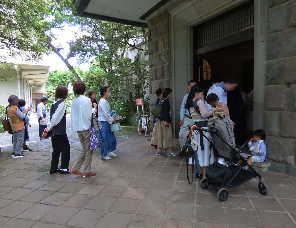 wakei_library's tweet photo. 5月11日（日）午後、和敬塾フェアを開催いたしました。和敬塾本館（旧細川侯爵邸）見学、茶道部によるお点前披露、居合道部による演武会、寮対抗フットサル大会等が開催されました。多数のご来場、ありがとうございました。
#和敬塾 #男子大学生寮 #学生寮 #和敬塾フェア
https://t.co/LJINOLiGXZ https://t.co/ZVO4rOHAWT