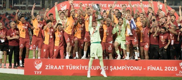 Yine Mayıs ayı!! Kupa ayımız başlamıştır hayırlı olsun. Aynı ciddiyetle devam etmek, kuruluş felsefemize uygun olarak daha nice kupalar almak dileğiyle…