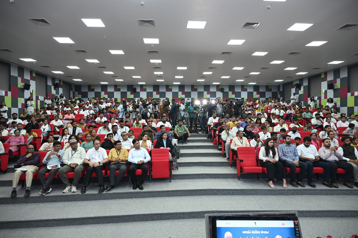 irushikeshpatel's tweet image. જન્મજાત &quot;શ્રવણશક્તિ&quot; ગુમાવનાર  100 બાળકોએ આજે કહ્યું 
&quot;હા ! હવે અમે સાંભળી શકીએ છીએ&quot;

જન્મજાત બહેરાશ ધરાવતા બાળકો કે જેમની શાળા આરોગ્ય-(RBSK) અંતર્ગત કોકલિયર ઈમ્પ્લાન્ટ સર્જરી થઈ હોય તેવા 100 જેટલા બાળકોને વિનામૂલ્યે એક્સટર્નલ સ્પીચ પ્રોસેસર ફિટિંગ-મેપિંગ ઉપલબ્ધ કરાવ્યું.…