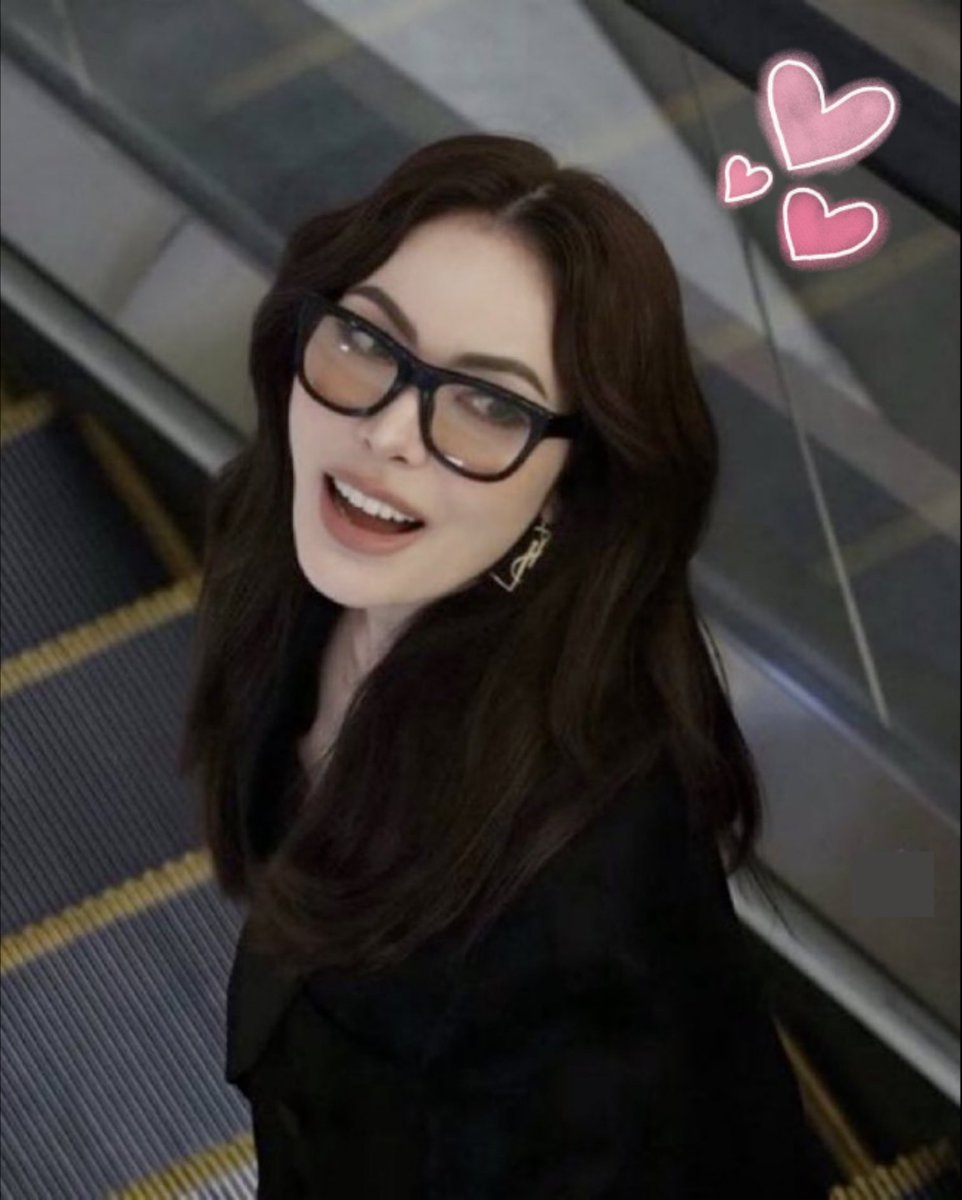 o2labco's tweet image. CL OPENING AT EMQ

Want to glow like Charlotte? 🌟
Red light therapy is the celeb secret to looking young and feeling alive.
#CharlotteAtEmquartier #O2Lab