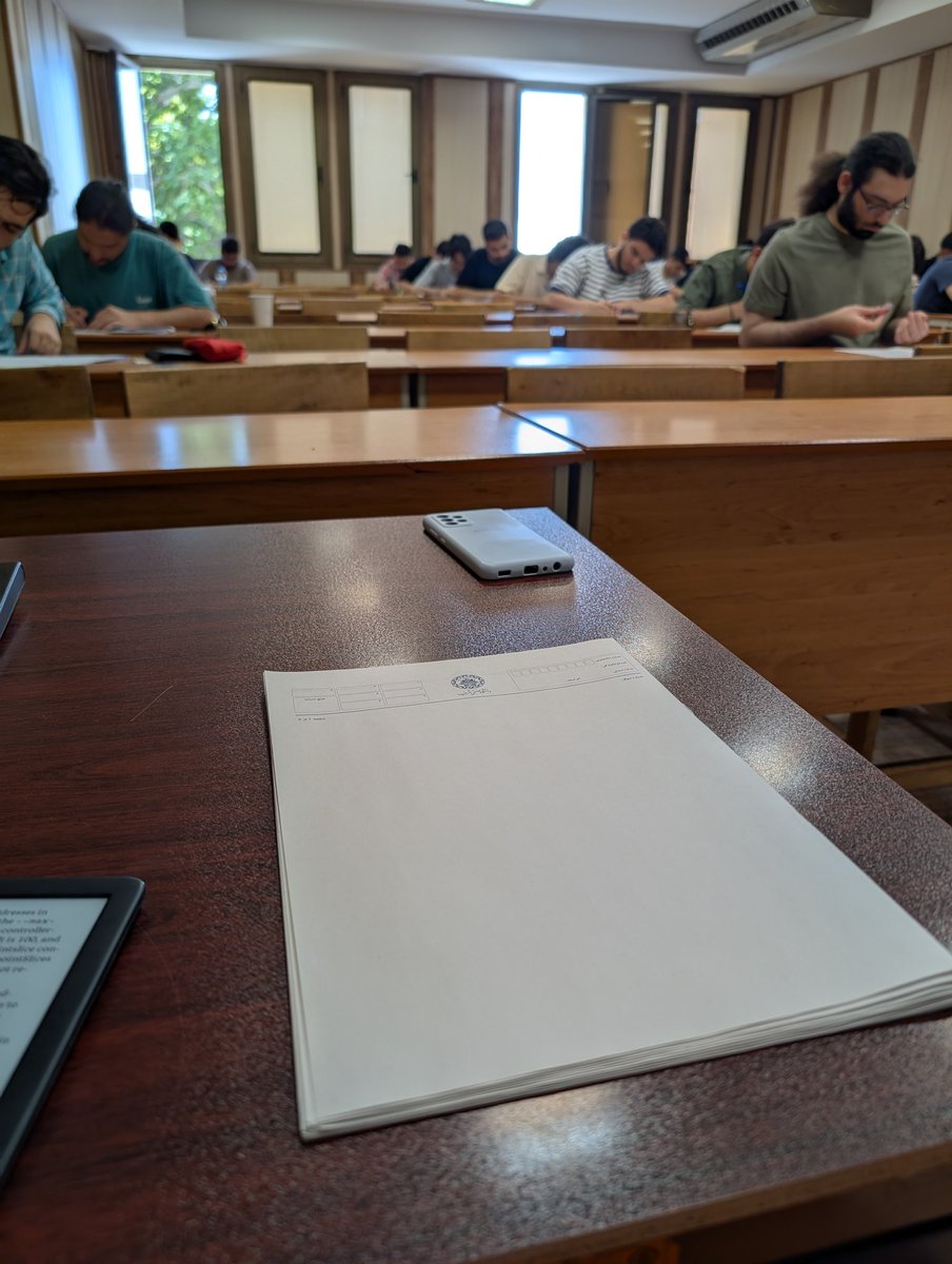 مراقب امتحان واستادن در دانشگاه هم آنلاکد