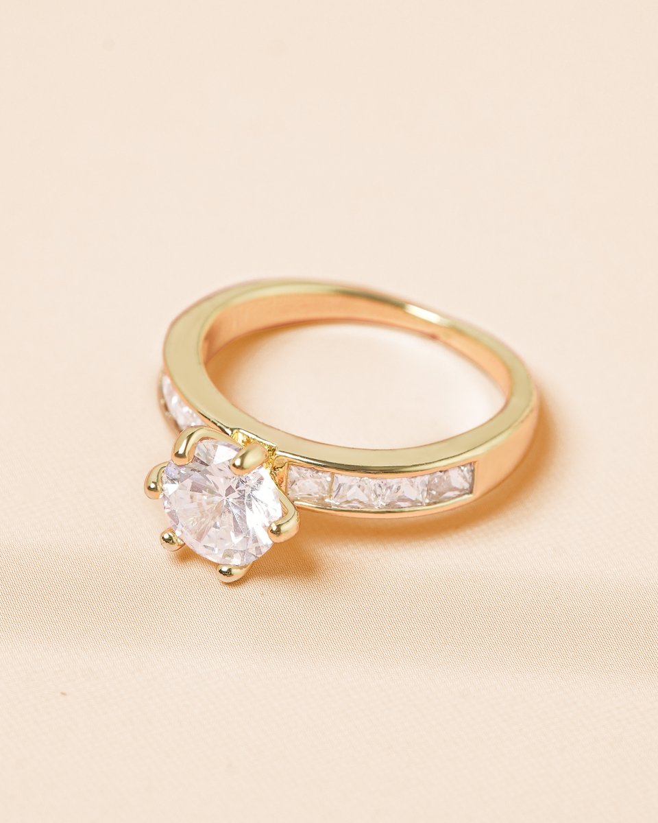 mikanajp's tweet image. A radiant spark in one small band. 💍✨

🔎 Terumi Ring

Check us here:
🛒 Lazada: s.lazada.com.ph/l.QC7
🛒 Shopee: shope.ee/6UvNlXVtyp
🛒 TikTok: vt.tiktok.com/ZSedF4WCo

#MikanaCarefreeLuxury #MomentsWithMom #PromiseRingCollection