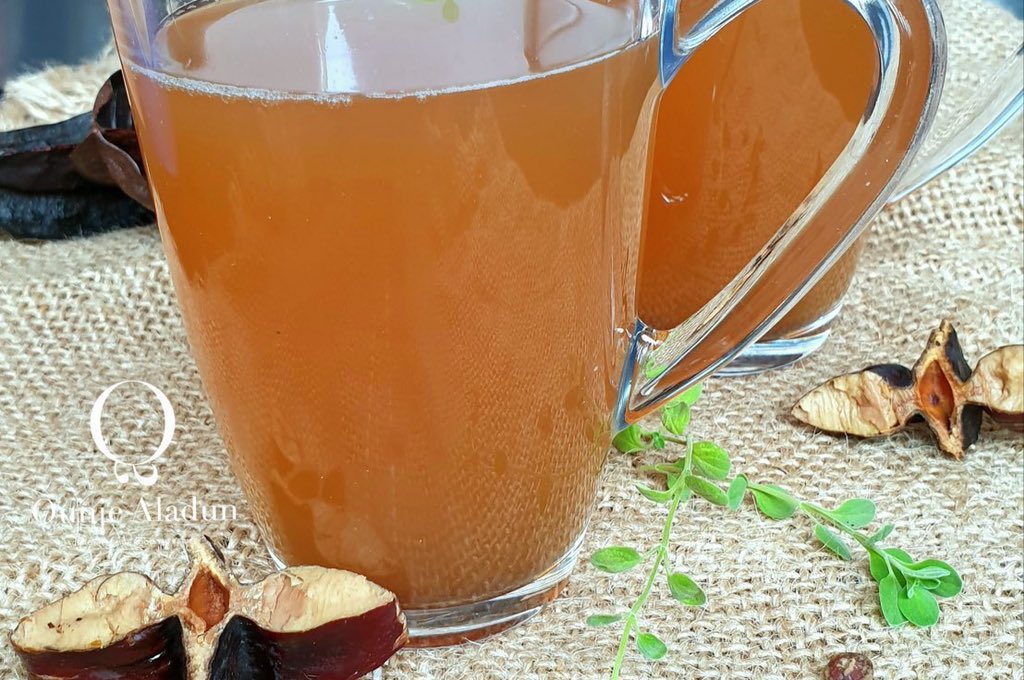 safonyameherbal's tweet photo. The best way to prevent or reduce your risk of STROKE?

Cut 7 pieces of prekese(Aridan fruit) into smaller sizes, get 4 lobes of garlic from the bulb and soak them in 1 litre of water for 24 hours, take 100mls twice daily🤝

If you are a hypertensive or diabetic patient, kindly take your drugs regularly, reduce your salt intake and avoid late nights eating💚

You are guaranteed Stroke free after this🫂