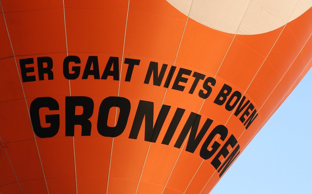 Deze luchtballon is zojuist boven Stratumseind in Eindhoven gesignaleerd. Ik vraag me af waarom? Iemand enig idee?