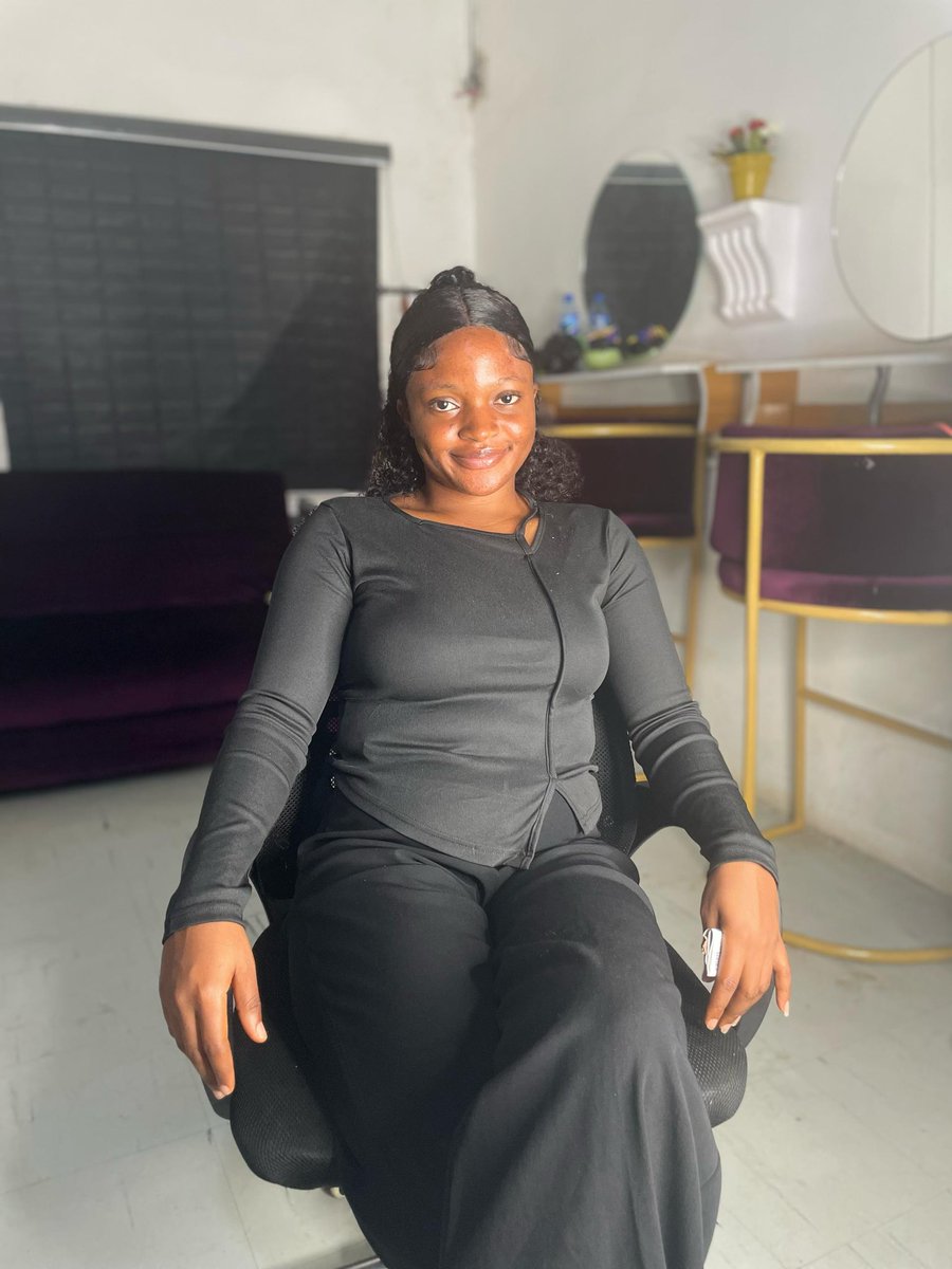 BlessingAwodeyi's tweet image. Cheers to purpose, to learning, unlearning, and growing, and to becoming everything God has destined me to be.🥂🥳