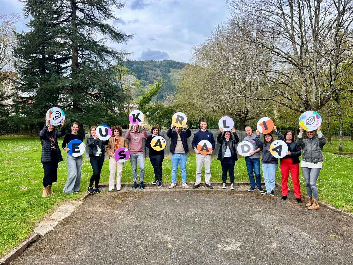 Hasi da #Euskaraldia 🗣️

𝘏𝘪𝘵𝘻𝘦𝘻 𝘩𝘪𝘵𝘻,
𝘦𝘶𝘴𝘬𝘢𝘳𝘢 𝘦𝘯𝘵𝘻𝘶𝘵𝘦𝘬𝘰 𝘣𝘦𝘭𝘢𝘳𝘳𝘪𝘢𝘬 𝘱𝘳𝘦𝘴𝘵 
𝘦𝘵𝘢 𝘦𝘶𝘴𝘬𝘢𝘳𝘢 𝘢𝘩𝘰𝘢𝘯 𝘣𝘪𝘻𝘪-𝘣𝘪𝘻𝘪! 

#LeartibaiFundazioa #BelarriPrest #AhoBizi <a href="/euskaraldia/">EUSKARALDIA</a> #euskara