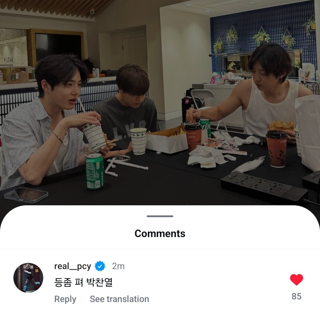 چانیول زیر پست جونمیون کامنت گذاشته که
کمرت رو صاف کن پارک چانیول
خیلی کمدیه 😂😂
#SUHO #CHANYEOL #KAI
#EXO #엑소 <a href="/weareoneEXO/">EXO</a>
<a href="/layzhang/">Lay Zhang</a> <a href="/B_hundred_Hyun/">Baekhyun_EXO</a>