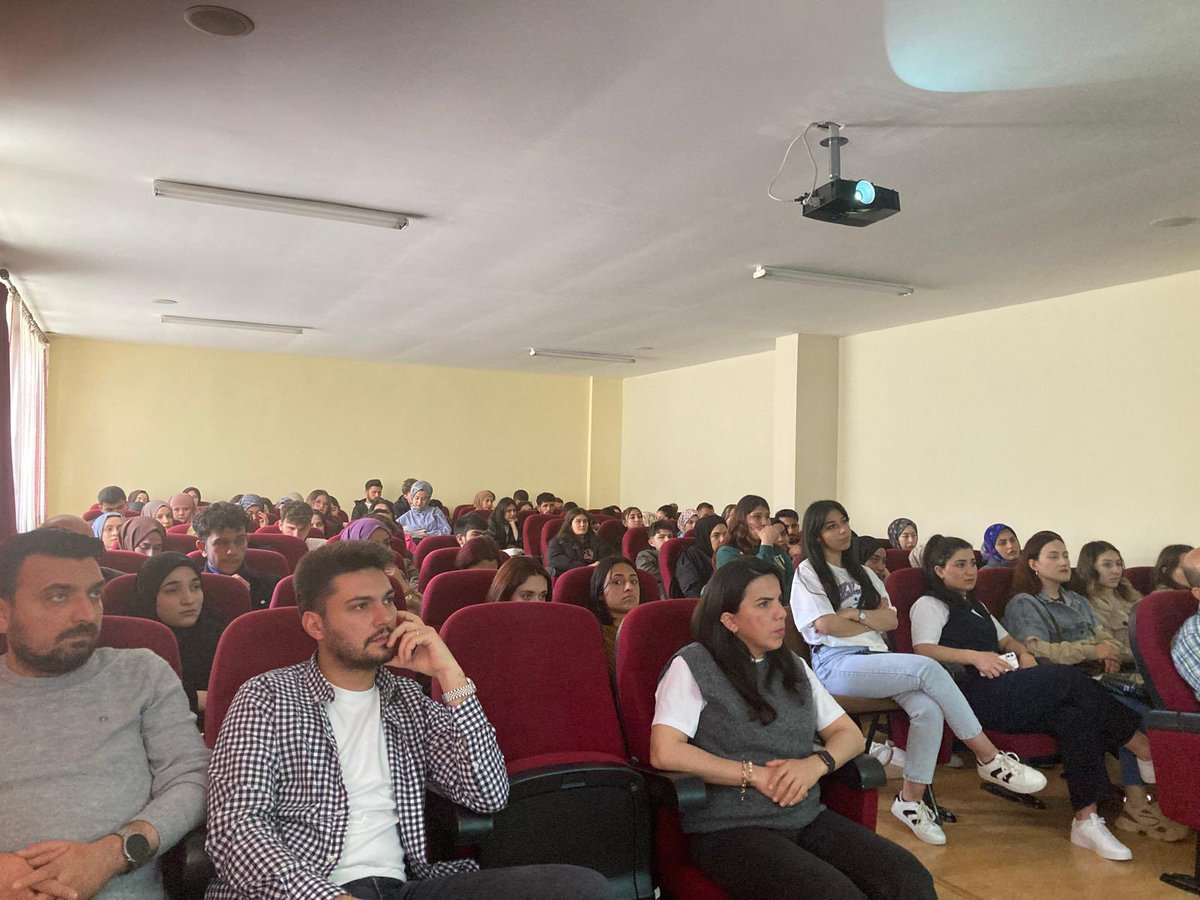 Kurumumuz Rehber Öğretmenleri tarafından Suşehri Timur Karabal Meslek Yüksekokulu öğrencilerine “Kariyer Planlama, İhmal ve İstismar, Psikolojik Sağlamlık” konulu konferans çalışması yapılmıştır.