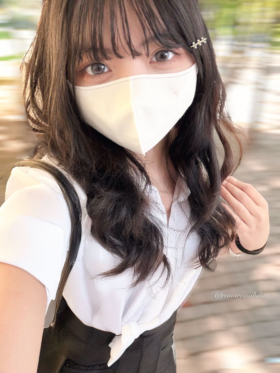 實習結束本來要回去上課
老師臨時有事停課🥹👍
立馬衝回家躺著看漫畫了