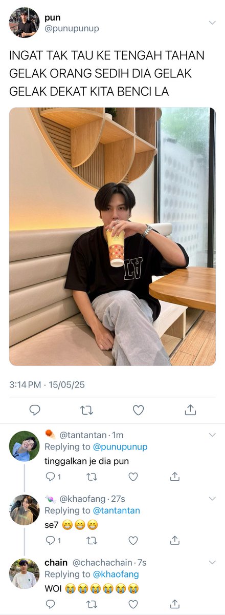 aouboomcore's tweet photo. a one-tweet malay #chainpun au 💗
(because i miss my silly best friends) https://t.co/bjPWjVwlSB