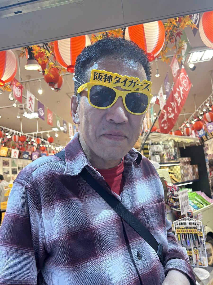 nKMDYIcVnDFQV7Z's tweet photo. 伊助に断りなく載せたらダメなんでしょうけど。

でも、明るい事、楽しい事、派手な事が好きだった伊助なら喜んでくれると思います😊 https://t.co/J3wecsW9rD