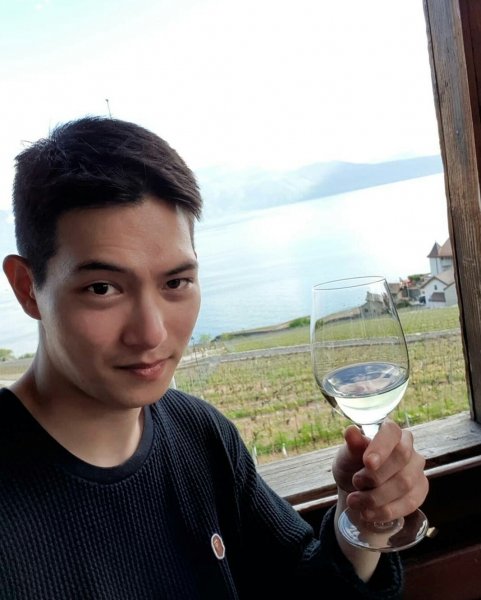 yaguko956's tweet photo. 【美韓】イ・ジョンヒョンに投票完了！現在の得票数:1333票
イ・ジョンヒョン「一緒に飲みに行く？」

ご馳走食べて沢山飲んでね
( ´ ▽ ` )ﾉ🍺ｶﾝﾊﾟｰｲ

 #HappyLeeJongHyunDay 
@cnbluegt
https://t.co/x7ehS6BqPQ #イ・ジョンヒョン #LeeJonghyun #이종현 #イ・ジョンヒョンからのメッセージ https://t.co/iCOiJtsHv3