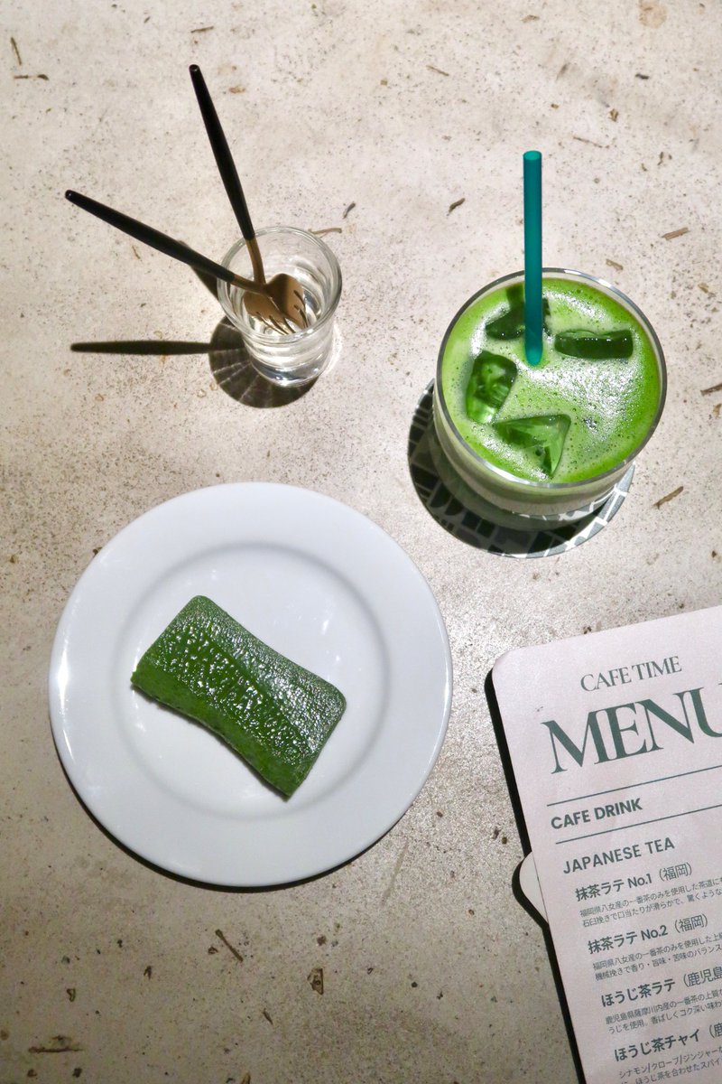 toranocoku's tweet photo. 昼はカフェ夜はバーになる三軒茶屋のTHREE
薄暗い店内とシーシャが並ぶ大人な空間。抹茶のドリンクやスイーツも美味しくそれに合わせた香りのペアリングもしてくれるのでシーシャが初めての人にも行きやすいお店です🍃 https://t.co/LrZbrxyQBn