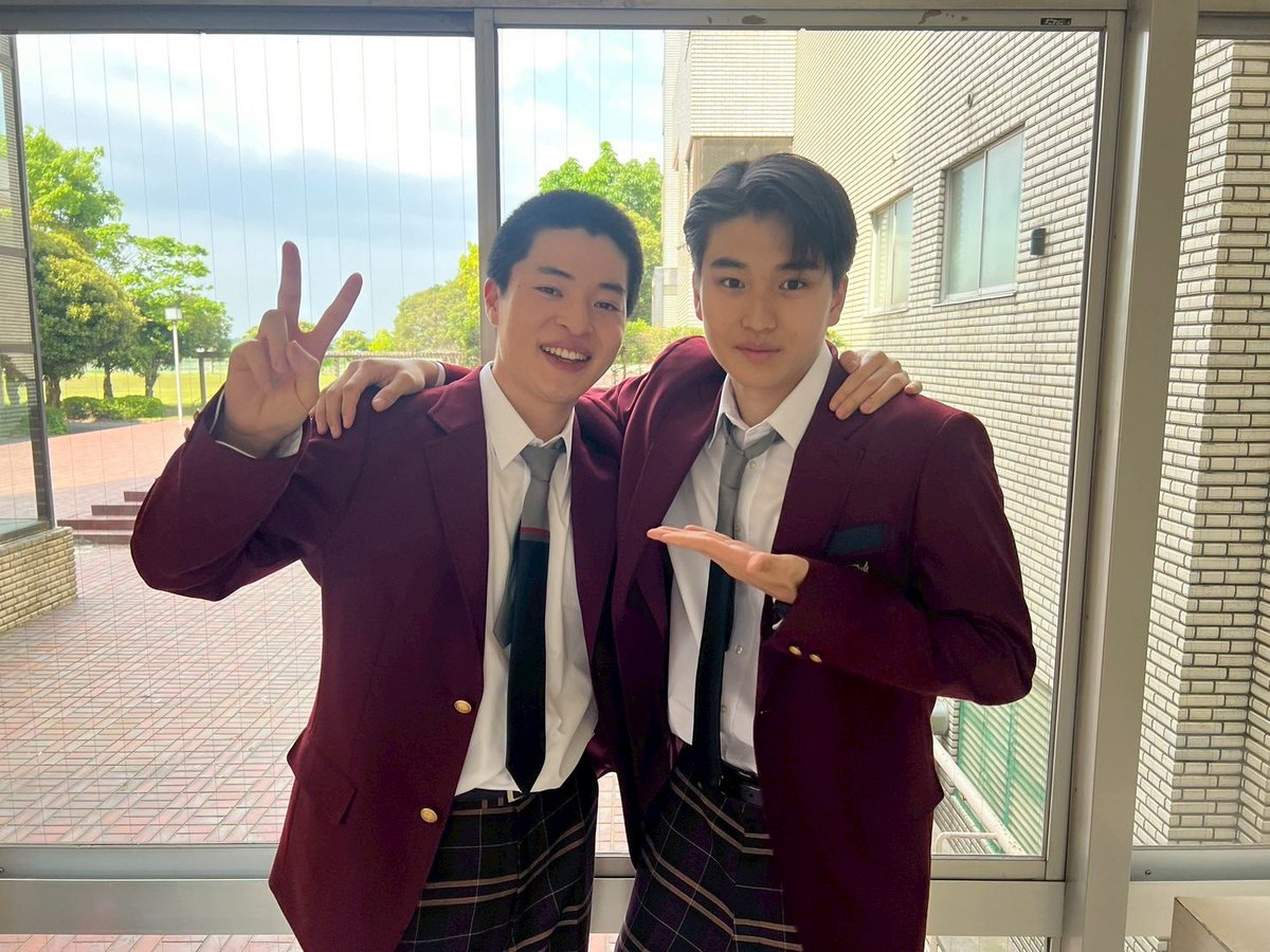 ✨👩‍🏫#神説教オフショット📸✨

生徒のみんなも楽しく撮影中‼️

お調子者の清水くん(#大原由暉)を
手懐けている小林くん(#染谷隼生) ✨
良きコンビです👬

TVer
bit.ly/kamisekkyo_ntv…
Hulu
bit.ly/kamisekkyo_ntv…

#広瀬アリス 
🏫なんで私が #神説教🗯️
【第6話】5月17日(土)よる9時