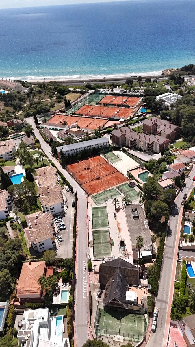 Les pistes de pàdel de la Zona Park estan temporalment tancades. Estem treballant amb les autoritats per trobar solucions i reobrir-les el més aviat possible. Reafirmem el nostre compromís amb els socis i la comunitat. Lamentem les molèsties i agraïm el vostre suport