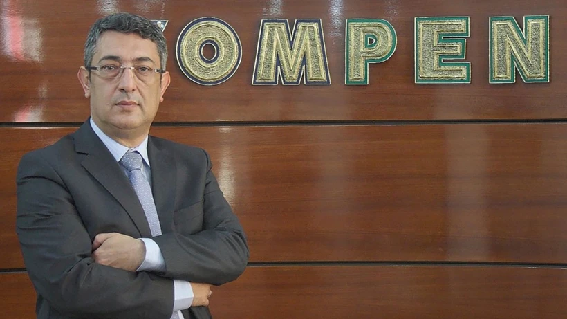 📌PVC kapı ve pencere sistemle­ri alanında Türkiye’nin ön­cü markalarından biri olan Kom­pen, yeni geliştirdiği ürünlerle ihracatta da mesafe kaydetmeyi planlıyor

👉Kompen Genel Müdü­rü Erdal Küçükşehir, “Geleceği tasarlama anlayışıyla geliştirdi­ğimiz Hyperline Sızdırmaz Sür­me