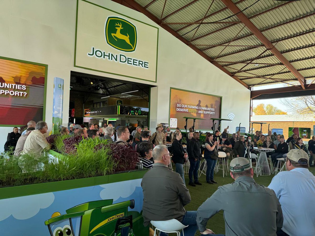 Dit is lekker hier in die Vrystaat 🧑🏻‍🌾🌾🚜   Jannie Strydom &amp; Heinie du Toit verteenwoordig #AgriWesKaap by #nampo2025