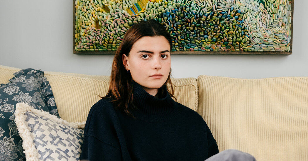 dot_coinn's tweet image. تستخدم الكليات ChatGPT في التدريس، لكن بعض الطلاب غير راضين. هل تعتقد أن الذكاء الاصطناعي يساعد أم يضر التعليم؟ شاركنا رأيك!

#ChatGPT #CollegeProfessors #StudentConcerns #AIInEducation