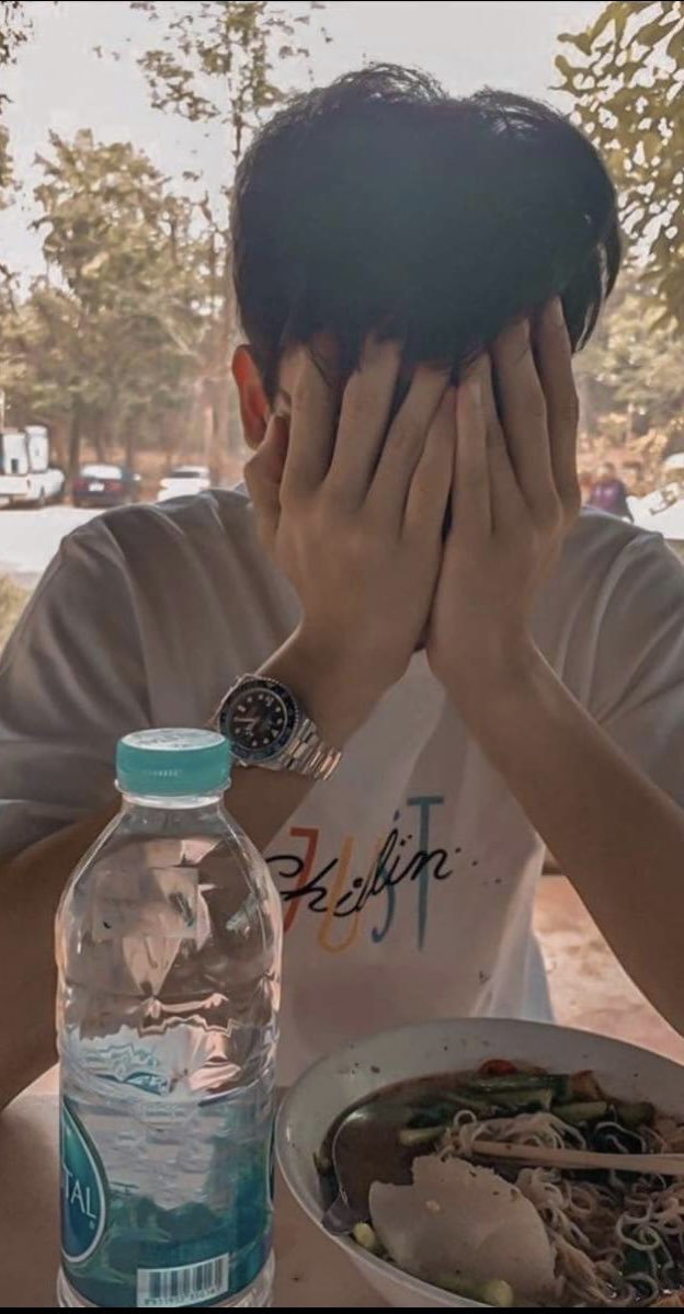 layyulayy's tweet photo. @tanyarlfes nih nderrr. bapak aku dulu ampe ngamuk krna kegocek , dikira aku majang foto cowok. padahal mah niatnya supaya gaada yg deketin 😭🤣 https://t.co/Vlv5v4oU1K