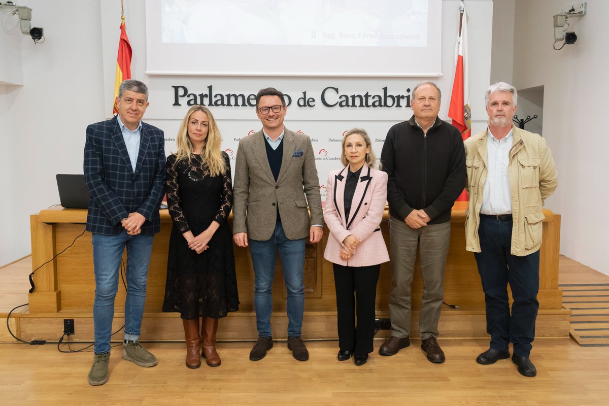 📜Concluye el I Seminario de Pensamiento Político en el Parlamento.

🗣️La profesora Rosa Pérez Arozamena cierra el ciclo con la conferencia “Periodismo y comunicación política en el período 1808-1848”.
<a href="/COLPOLSOC_CANT/">Colegio CC Politicas y Sociologia de Cantabria</a> <a href="/SchfeHitos/">SCHFE</a> 

📎 Más información 👉goo.su/6YbXVUm