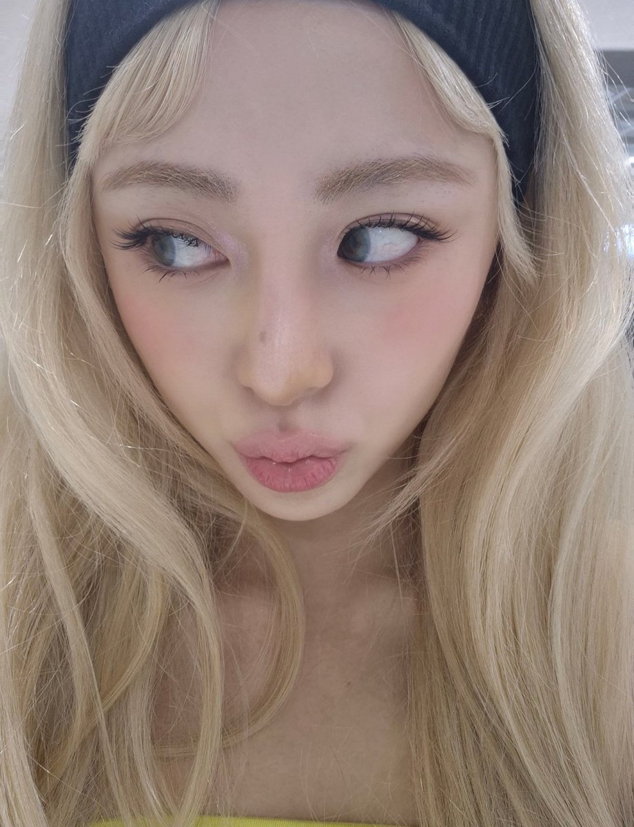 yunjin tweet media
