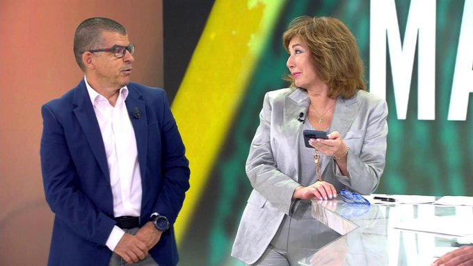 blvcom's tweet photo. 🤍 @elprogramadear en @telecincoes registró 1.346.000 ESPECTADORES ÚNICOS (AA).
➡️ El programa congregó 270.000 espectadores de media y un 12,3% de cuota de pantalla.
#ElProgramaDeAR #ElProgramaDeAR14M
#Audiencias📺📊 https://t.co/ONYarcdTQe