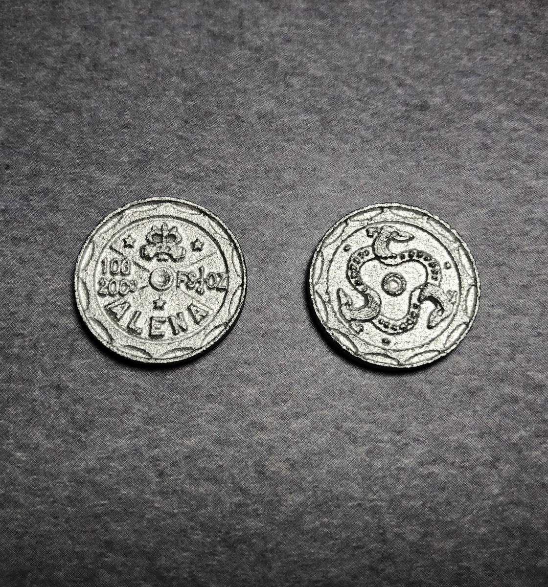 桑原太矩(<a href="/kwbrtk/">桑原太矩</a>)さんの

空挺ドラゴンズに出てくる
【ヴァニーの銀貨】を具現化しました😊

かなり昔に「作ります」と言ってようやく形になりました😭
すみません🙇‍♂️

#空挺ドラゴンズ #DriftingDragons
#FanArt #manga
#ファンアート
#漫画 #具現化