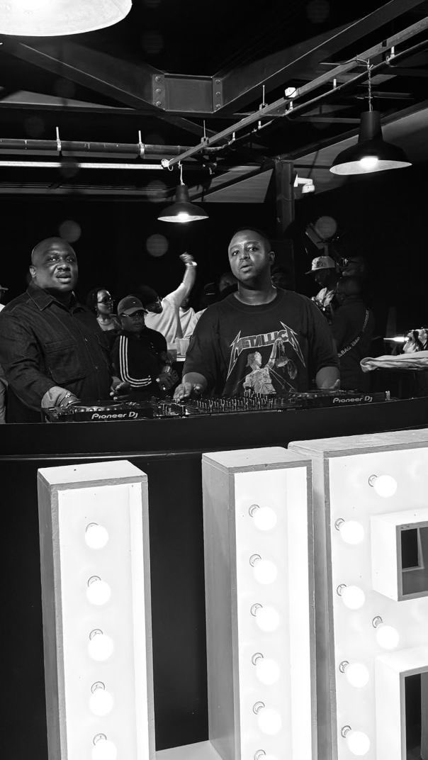 DarqueCity's tweet photo. Happy Birthday Bado! @Shimza01 

Thank You For Inspiring Me! Most of all THANK YOU FOR ALWAYS SHOUTING MY NAME IN ROOMS FULL OF OPPORTUNITY!! I LOVE YOU BRO! 🙏🏾❤️ https://t.co/HqCw7ytFKB