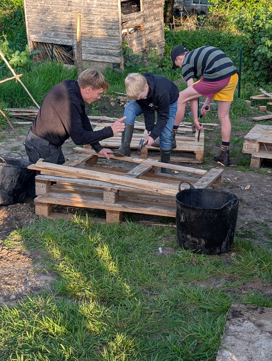 Inspired by @francestophill Buckland Newton Youth Club has been making its own version of the greenhouse.

The wood for the frame was also donated by local business Flytes of Fancy, but none of this would have been possible without a grant from @wessexwater_ 
<a href="/GWandShows/">BBC Gardeners World</a>