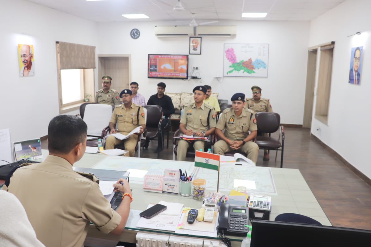IG Range Agra (@igrangeagra) on Twitter photo #DIGRangeAgra <a href="/ShaileshP_IPS/">Shailesh Pandey,IPS</a> द्वारा परिक्षेत्रीय कार्यालय पर परिक्षेत्र के जनपद प्रभारियों के साथ अपराध समीक्षा गोष्ठी कर, जनपदों में लंबित समस्त अपराधों की विवेचनाओं के निस्तारण एवं महिला संबंधी तथा संगठित अपराधों में त्वरित कार्यवाही हेतु संबंधित को आवश्यक दिशा-निर्देश दिए गये। #DIGRangeAgra <a href="/ShaileshP_IPS/">Shailesh Pandey,IPS</a> द्वारा परिक्षेत्रीय कार्यालय पर परिक्षेत्र के जनपद प्रभारियों के साथ अपराध समीक्षा गोष्ठी कर, जनपदों में लंबित समस्त अपराधों की विवेचनाओं के निस्तारण एवं महिला संबंधी तथा संगठित अपराधों में त्वरित कार्यवाही हेतु संबंधित को आवश्यक दिशा-निर्देश दिए गये।