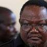 Ni matusi kwa Waafrika kumfananisha Tata Madiba (Nelson Mandela) na  Kibaka <a href="/TunduALissu/">Tundu Antiphas Lissu</a> 

1.Mandela hakuficha watoto wa mke nje ya nchi wakati akiwa jela, Lissu ameficha mke na watoto Marekani akisingizia sababu za kiusalama. Wakati wa Mandela, SA ilikuwa hatari zaidi lakini