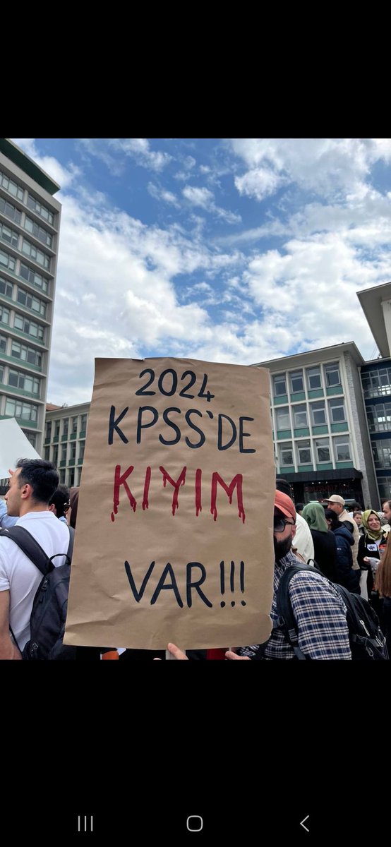 19 netle atanıyorlar dedi. 65 netle ortada kaldık, bu da yetmezmiş gibi bazi branşlar da 50 puanli öğretmenler mülalata çağrıldı ve atanabilirler. 80- 87 puan arasi alan mülalata dahi layık görülmedi...
#2024KPSSEkAtamaMecliste