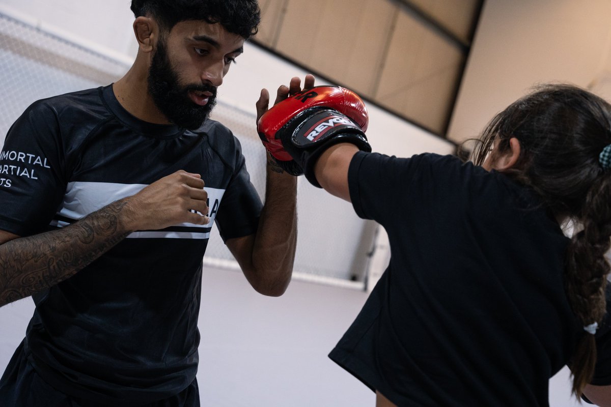 NinjaSchNorth's tweet photo. Good habits, built here — with time, trust and effort 🔁

Try a free trial. Let ’em get stuck in 🧃

#ninjaschoolnorth #kidstraining #kidsmartialarts #kidsfitness #ninjakids #activekids #juniormartialartists #selfdefenseforkids #kidskickboxing #kidsfitness #mmakids #bjjforkids https://t.co/m4foxi1Xq2