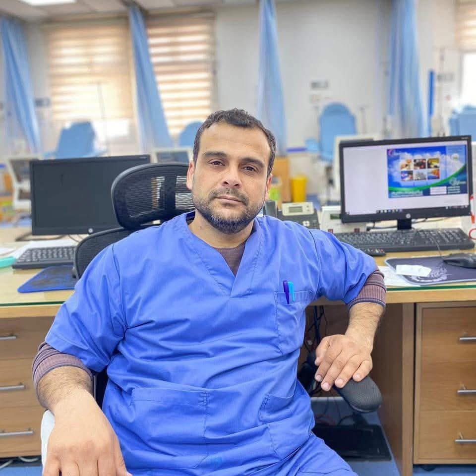 🚨BREAKING: Yahya Shehab, a nurse at Al-Shifa Medical Complex in Gaza, was just killed by the Israeli army along with his wife and children. 

Another family wiped out.