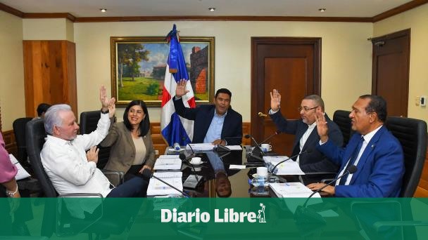 DiarioLibre's tweet image. 👀 | #LasCincoMásLeídasDL | Una comisión de senadores deja intacta la cesantía en el proyecto de reforma laboral
🔗ow.ly/18mT50VSZHw
#DiarioLibre #Noticias #Código #Trabajo
