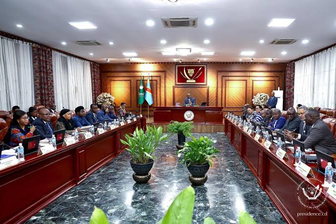 📱#RDC Massacres à l’Est : Kinshasa accuse Kigali de crimes contre l’humanité 🔗⤵️ actiom.cd/massacres-a-le…