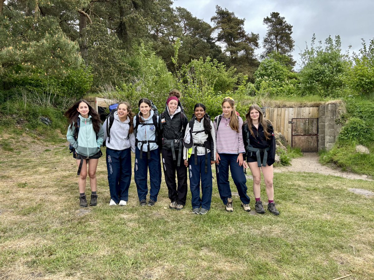 STP13_18DofE's tweet photo. 🗺️ 🧭 🥾 we’re up and running on @StPetersYork #bronzedofe day2. Camp tidied and packed away and we’re off to the Hole of Horcum! https://t.co/OWhI5Jy0z5