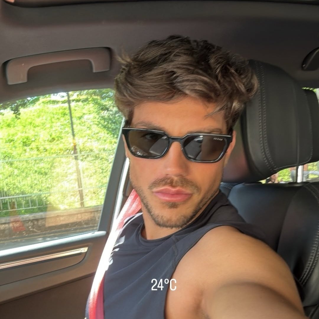 Hanno un documentario da commentare,una storia da idolatrare e stanno sempre e solo a vedere cosa fai tu ❤️ chiamarle fallite è un complimento!! Io se fossi nella beniamina mi offenderei 🤣🤣 #ddm