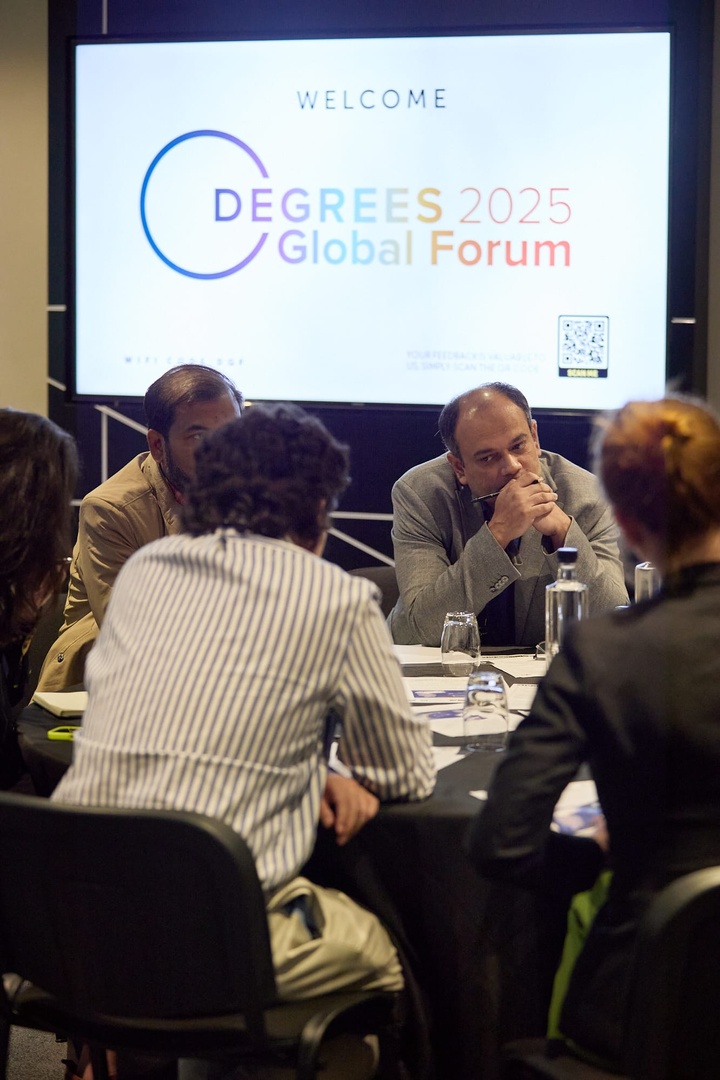 DegreesNGO's tweet image. Great energy in yesterday's #DGF2025 session discussing SRM experiments.
Lively World Cafe style conversations explored hypothetical case studies from SAI to sea-ice thickening—unpacking the science, governance, and regional realities.