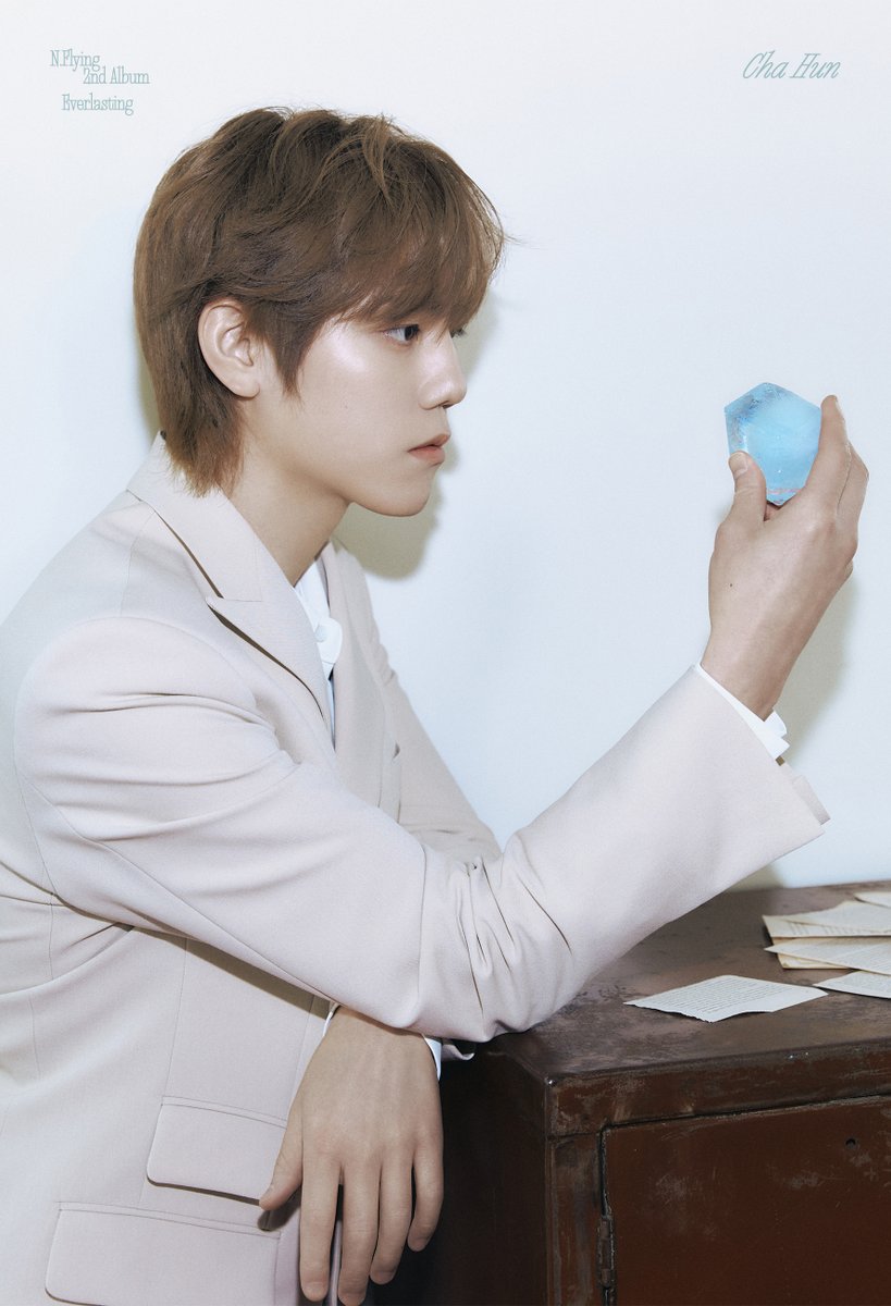 N.Flying (엔플라잉) 2nd Album [Everlasting]
Jacket Poster : Ever ver.

Cha Hun

TITLE ❄ 만년설 (Everlasting)
ALBUM RELEASE 🧊 2025.05.28 6PM (KST)

#NFlying #엔플라잉 #2nd_Album #Everlasting #에버래스팅 #만년설