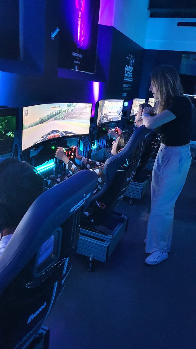 Drive Lounge tweet media