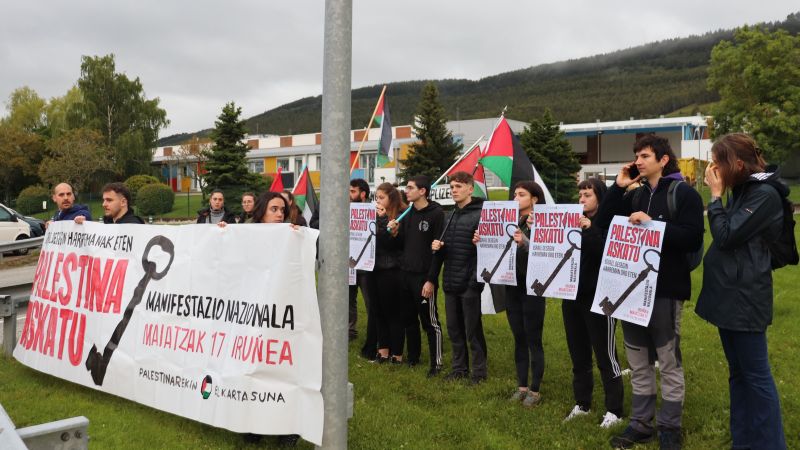 AhotsaInfo's tweet photo. 🇵🇸 #PalestinaAskatu MTorres enpresaren "Israelekiko konplizitatea" salatu dute Nakba egunean
https://t.co/X67uiciBCN
#Nakba https://t.co/aghjddvMqQ
