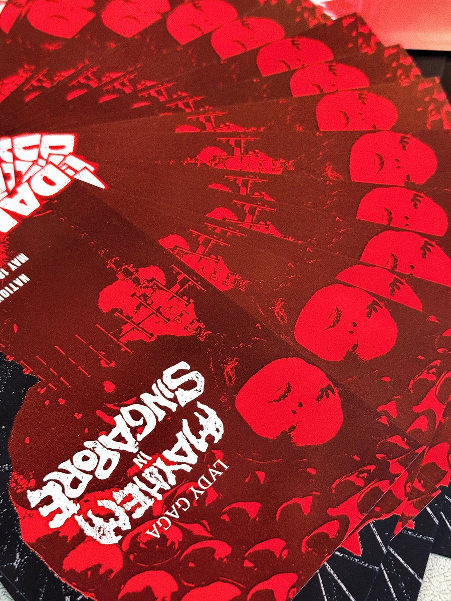 rem1xes's tweet photo. I prepared 60 of my designed postcards and gave them to the little monsters who loved them!

#ladygaga #LadyGagaInSingapore #LadyGagainSG #MAYHEMinSG https://t.co/yME7Gn6uQo