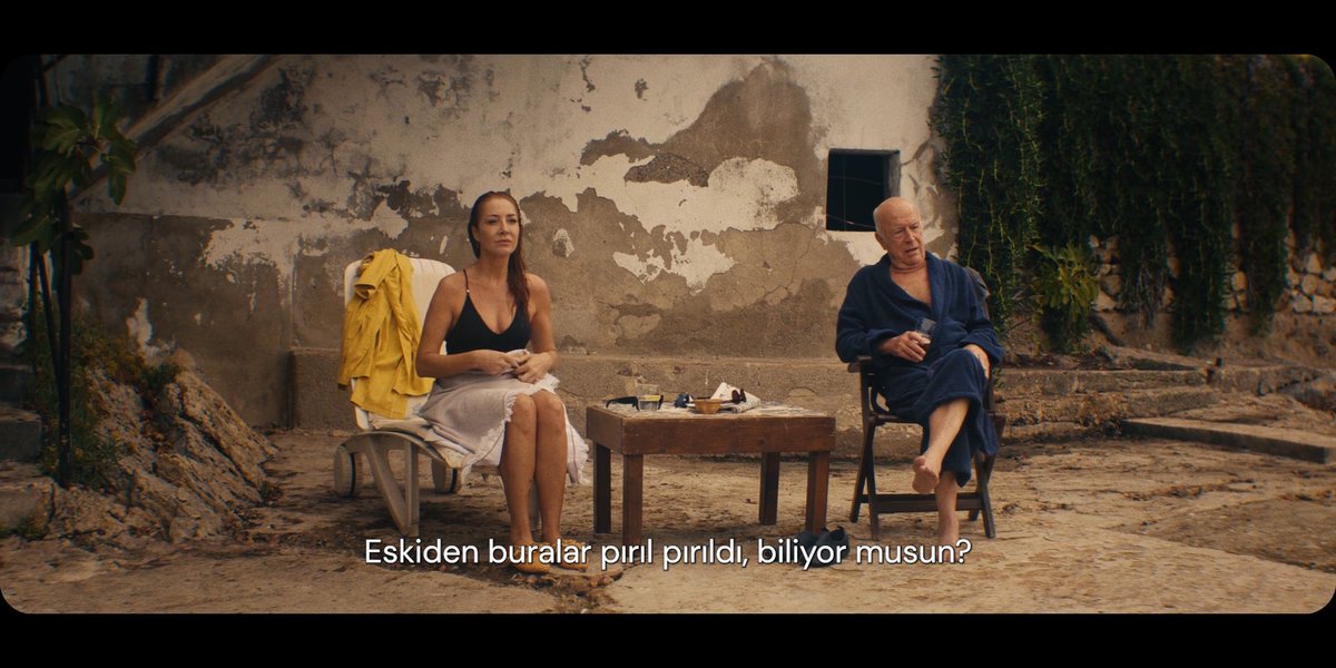 mubiturkiye's tweet photo. Macit Bey ve Feyza. BÜYÜK KUŞATMA oyuncularından bir mesajınız var.

Kuşaklar arası çatışmanın ve yüzleşmenin filmi. Alp Öyken ve Asiye Dinçsoy’un rol aldığı, Sinan Kesova imzalı BÜYÜK KUŞATMA, şimdi MUBI’de. https://t.co/eHEgMZWl0Q