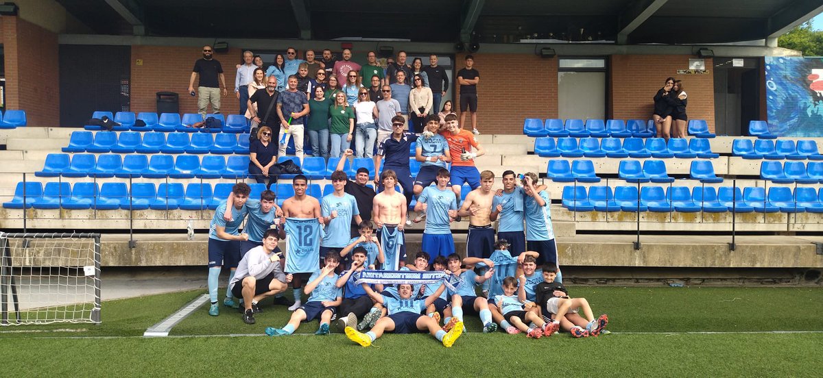 Kilian82190737's tweet photo. Temporada inolvidable quedando campeones y ascendiendo al Cadete a primera división ,con un equipo de jugadores brutal y mis dos compañeros que han echo todo mucho mas fácil.
Muy contento por mi primer ascenso como entrenador.
Un saludo a tutusaus y sus amigos💙🥽 https://t.co/3vrpsISt3p