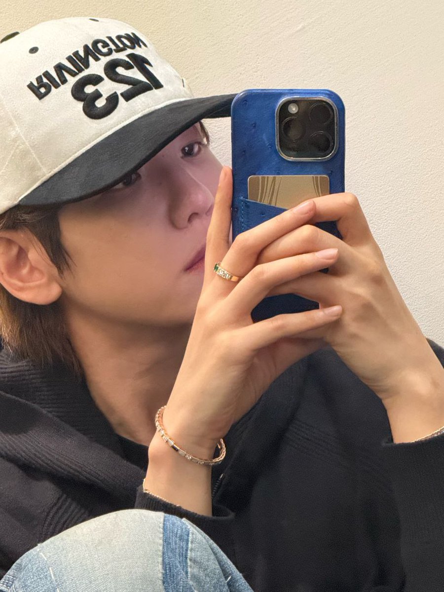 هشتگ داریم برا قند عسلم 

BAEKHYUN SWEET CHOCOLATE
#ChocolateOutNow
#EssenceofReverie