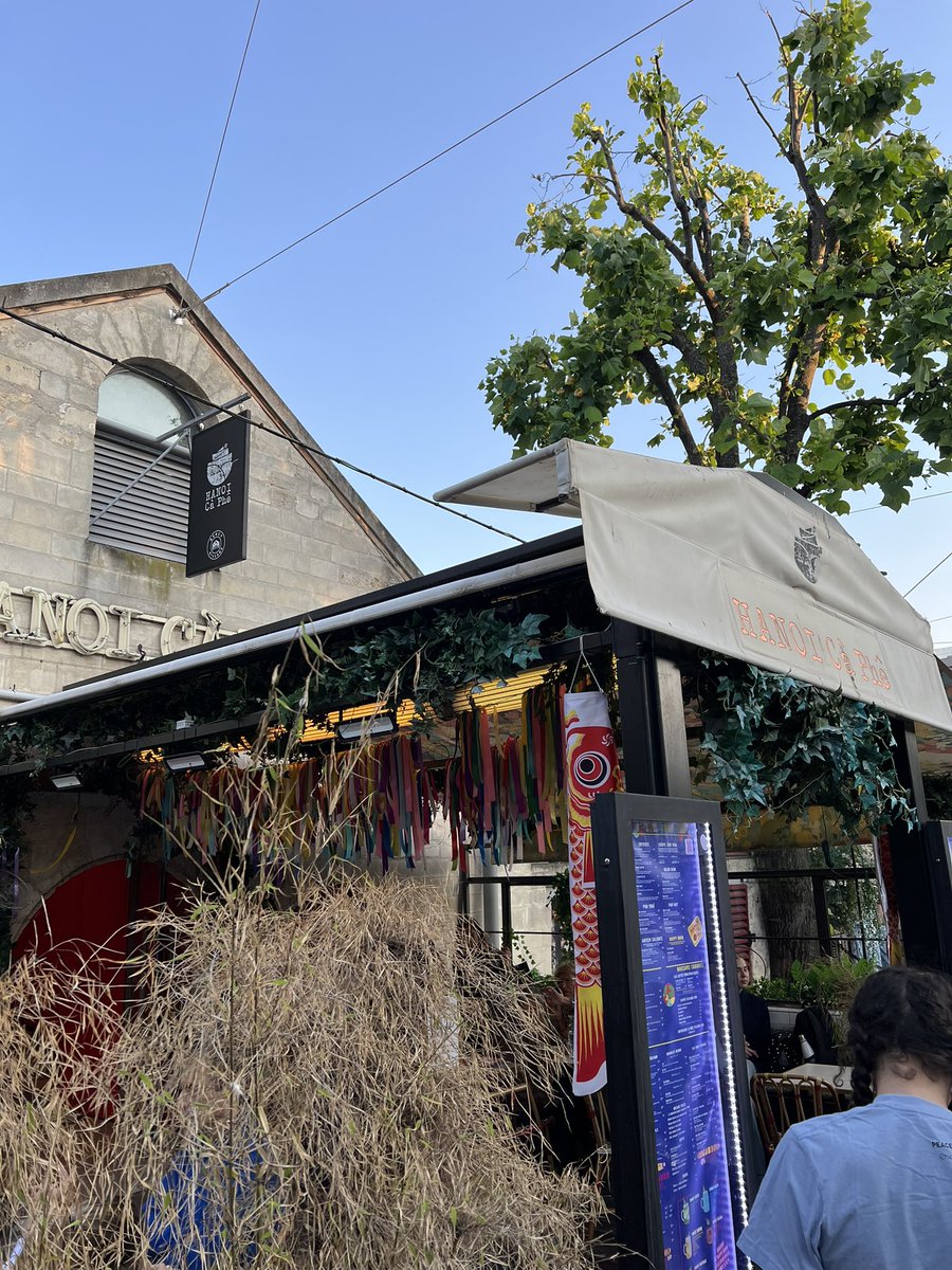 今回はパリのベルシー地区に滞在。以前、近くに住んでいたので、ちょくちょく来ていた場所なので、馴染みはある。新しく作った街なので、整然とし過ぎていてパリらしくもないが、これはこれで良い感じの場所。