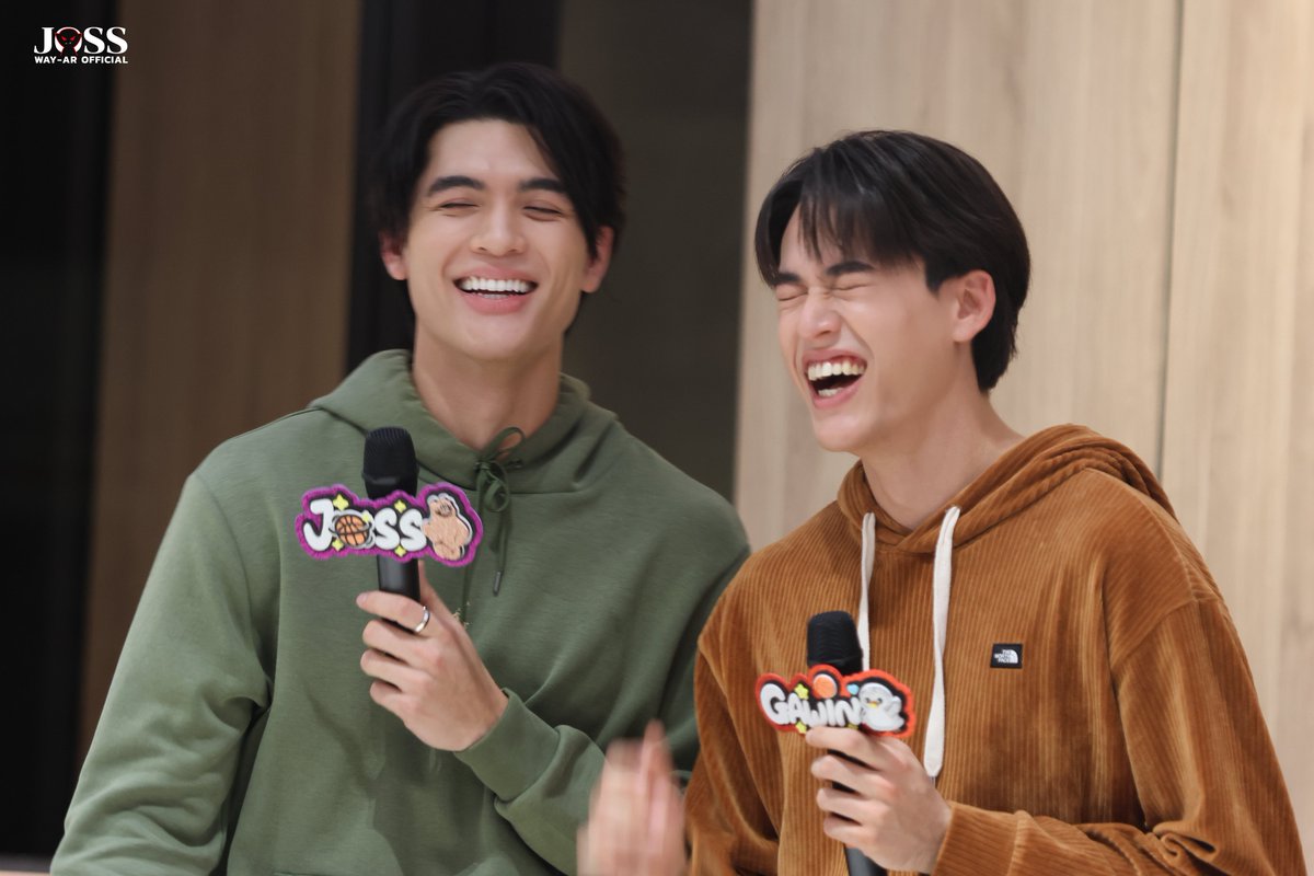 JossWayarofc's tweet image. ชอบนะคะ ฮีทำให้คนน้องเขิน ยิ้มจนตาปิดเนี่ย 
ปรบมือค่ะ 👏🏻👏🏻👏🏻

 #MyGoldenBloodEP10