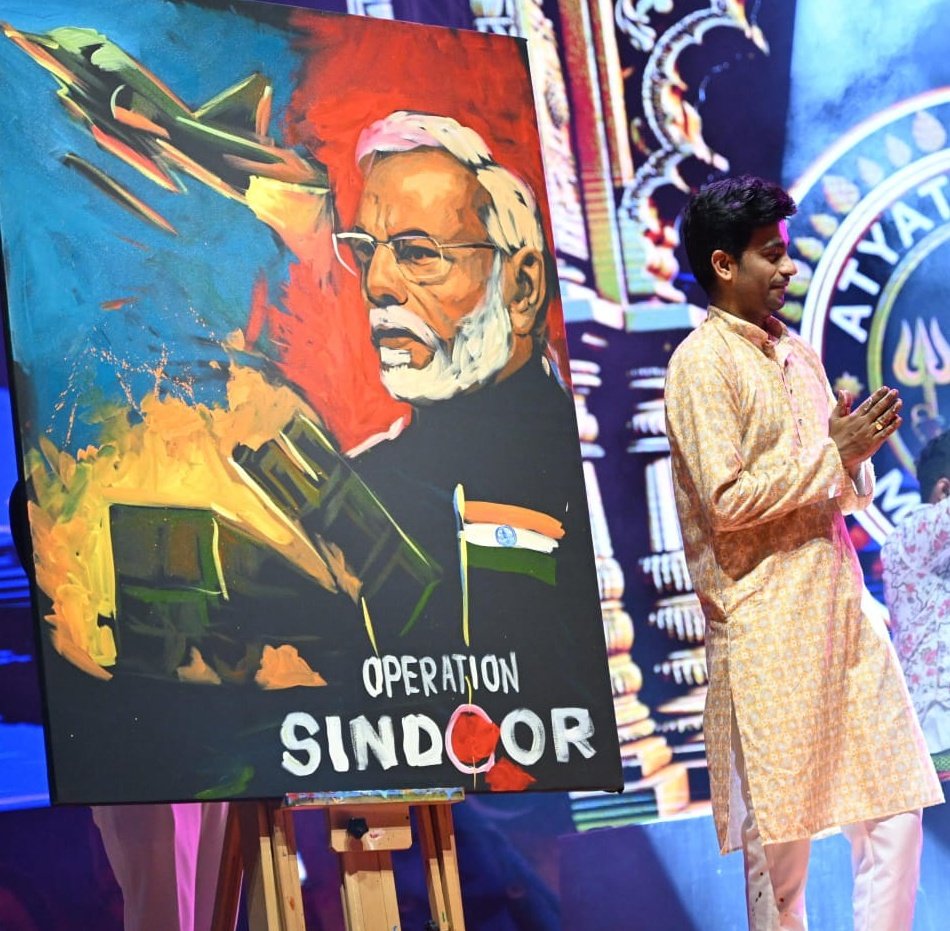 ImShekhawat07's tweet image. Mr. Rane beautifully demonstrates how spirituality fuels patriotism.
His yagya is a sacred prayer for India’s progress.
Praying for PM Modi means praying for the well-being of every Indian.
May this divine light shine brightly throughout Bharat.

#RaneSaluteModijiAndForces