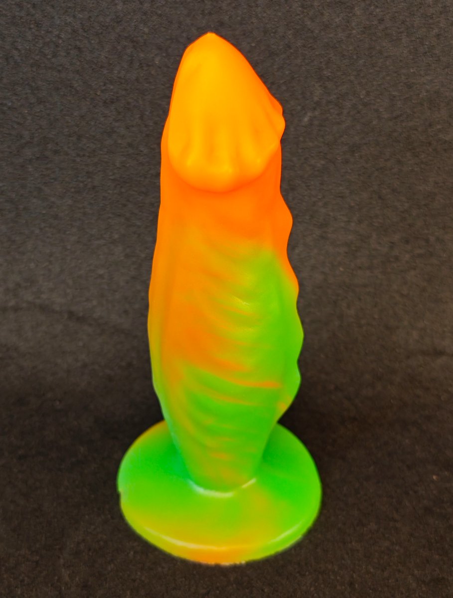 With a Surprise Me and a request to make it bright, we deliver! This neon green &amp; neon orange Dragon Rider is a testament to that. Graciously provided to us by TaurinFox!

Find your own bright dragon dildo here: Akifutoys.com/home.php?page=…